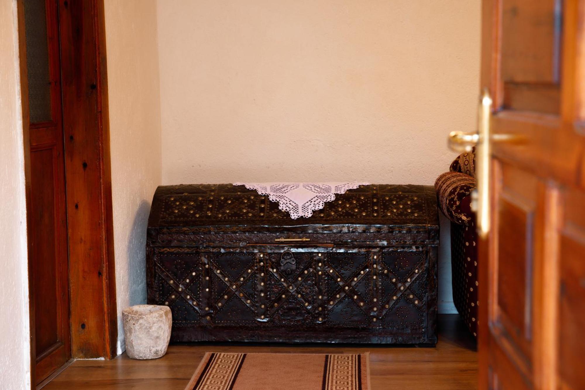 Guesthouse 1805 ジロカストラ エクステリア 写真